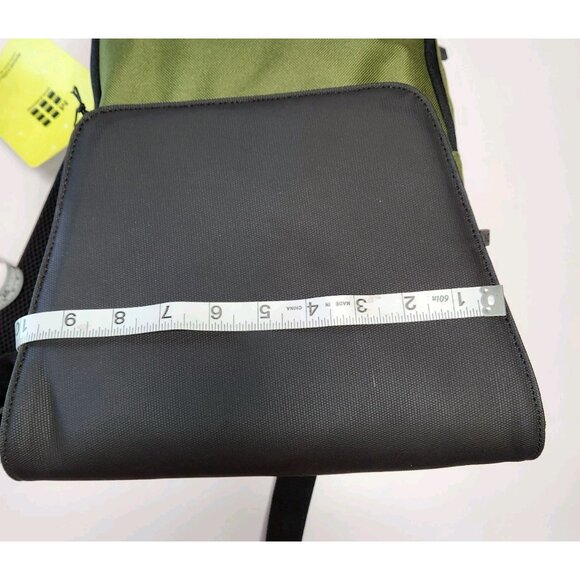NWT Moleskine Nomad Medium Backpack Bag Padded Unisex Green - Picture 9 of 16